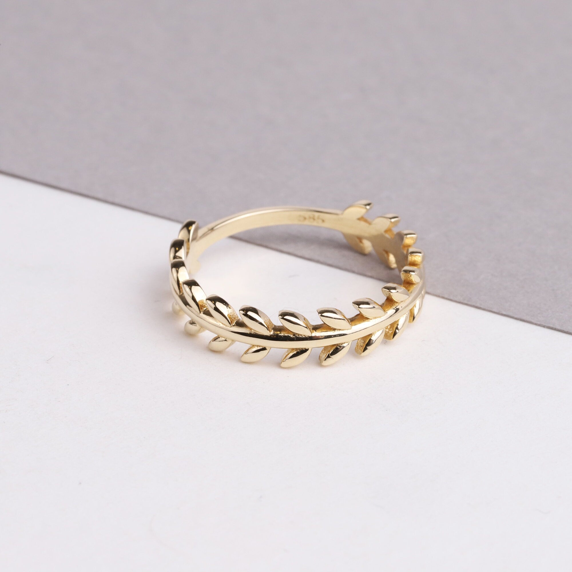 14K Gold Laurel Wreath Ring, Vine Wedding Band Ring, Dainty Flower Stackable Ring, Flower Inspired Women Gold Ring, Nature Ring