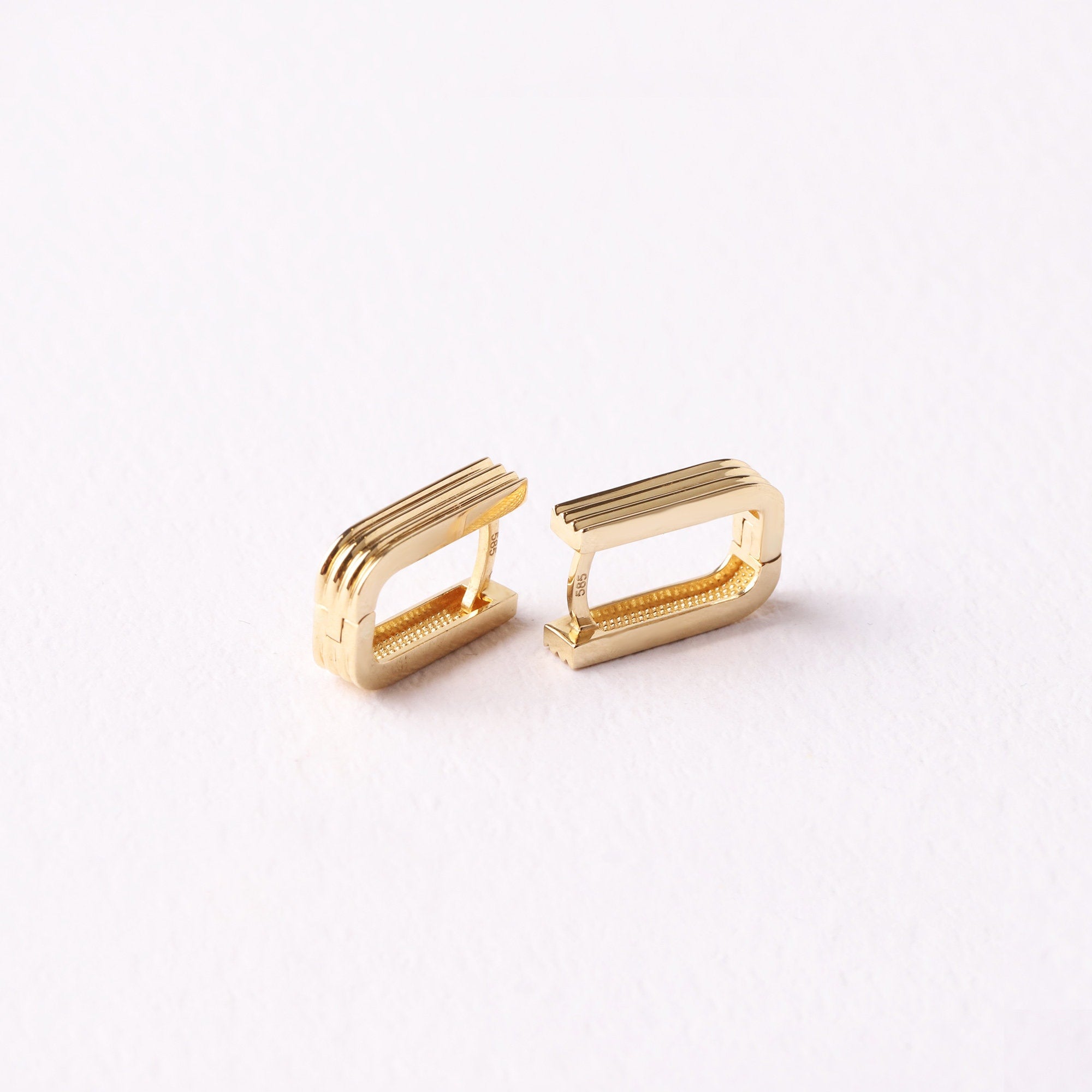 14K Gold Ribbed Rectangle Earrings, Oblong Rectangle Hoop Earrings, Chunky Rectangle Earrings, Minimalist Huggie, Rectangle Geometric Link
