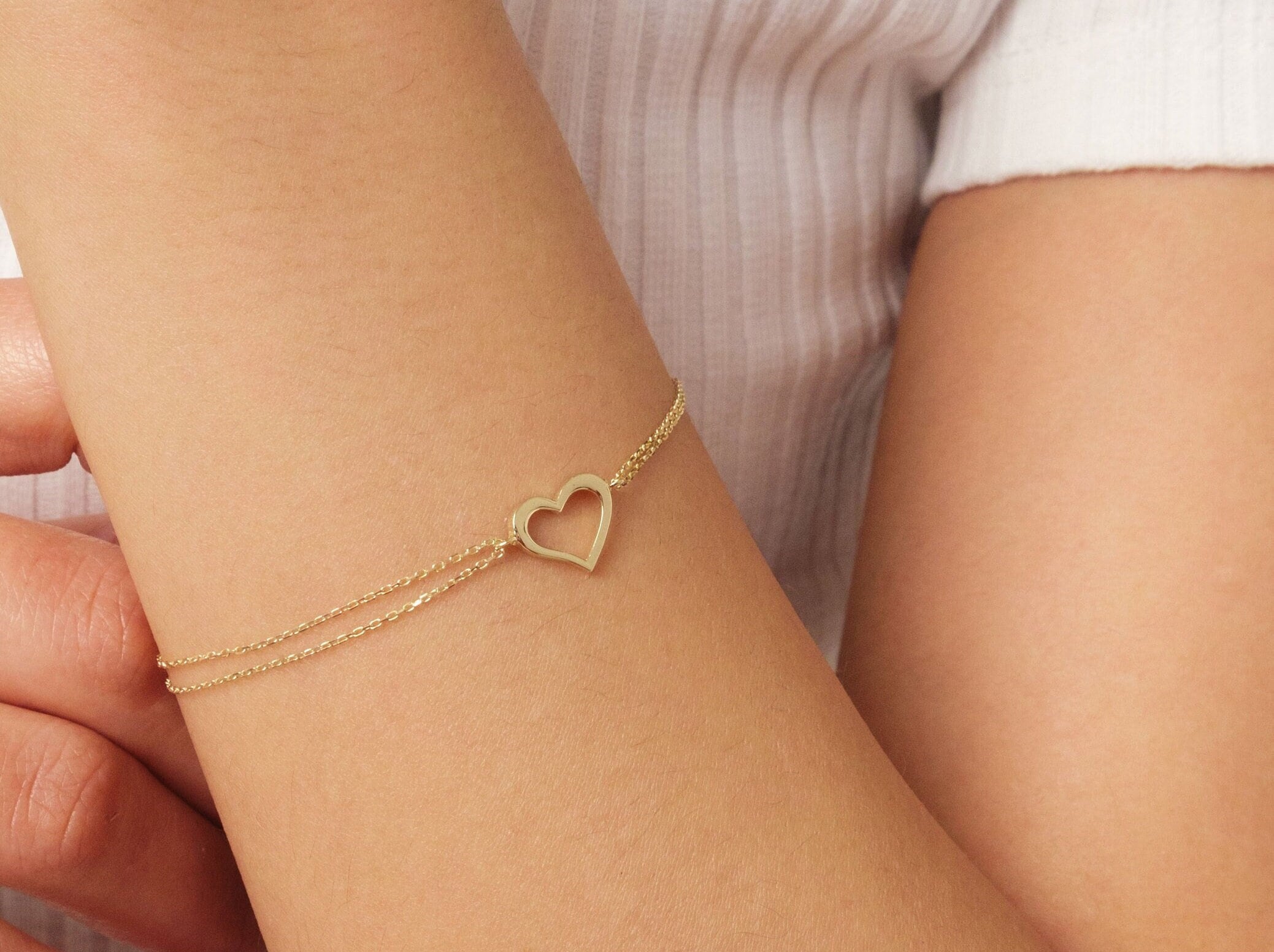 14K Gold Heart Bracelet, Open Heart Bracelet, Heart Outline Bracelet, Love Bracelet, Heart Charm Bracelet, Gift for Mom