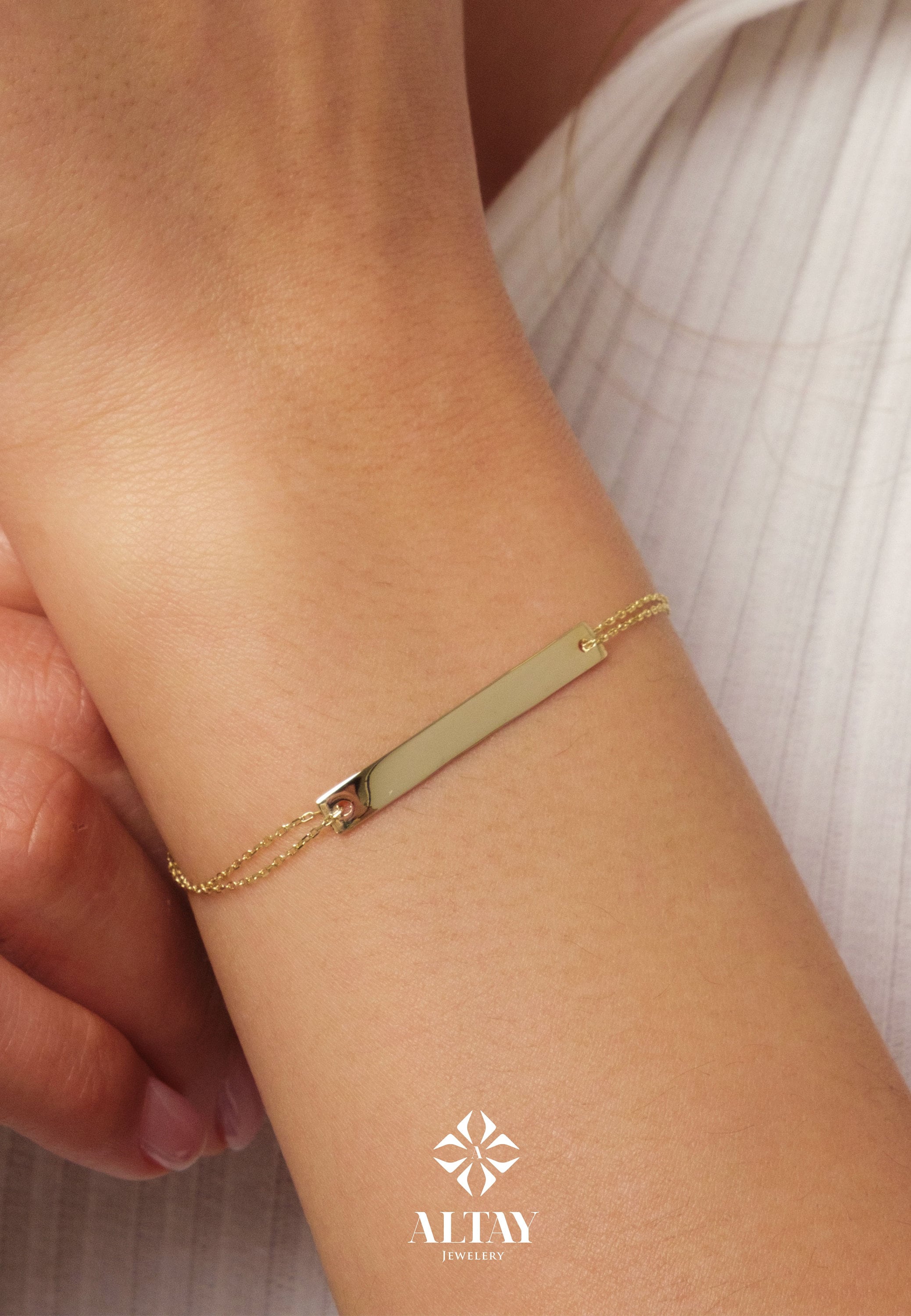 14K Gold Engraved Bar Bracelet - Customizable Friendship or Mother&#39;s Day Gift