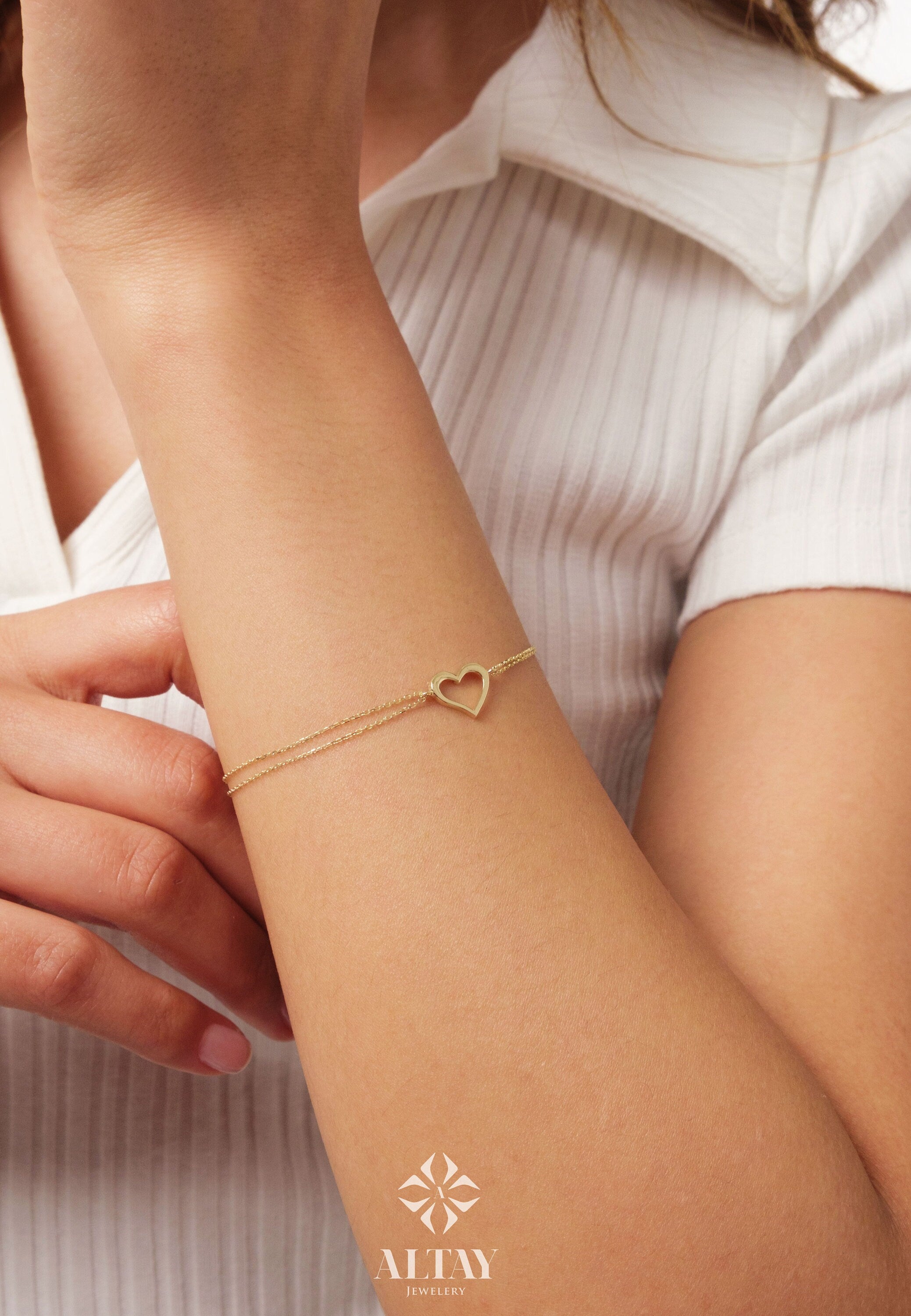 14K Gold Heart Bracelet, Open Heart Bracelet, Heart Outline Bracelet, Love Bracelet, Heart Charm Bracelet, Gift for Mom