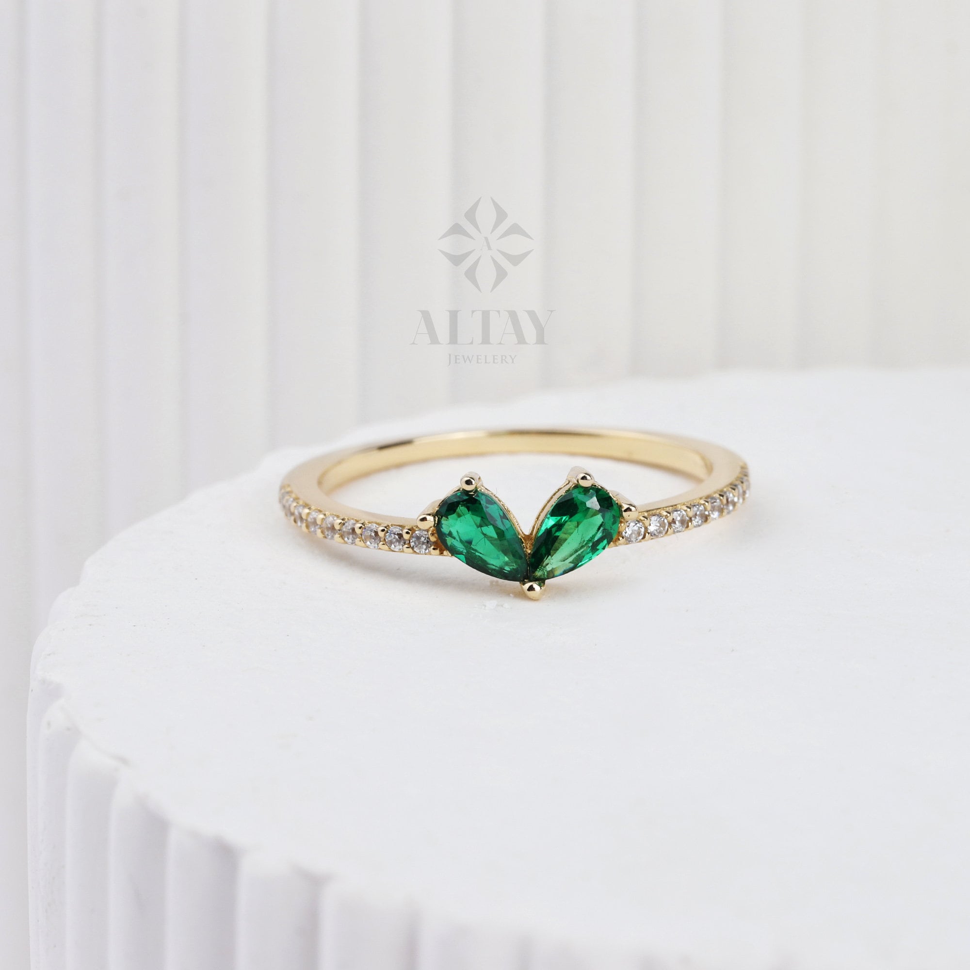 14K Gold Heart Emerald Ring, Pear Emerald Ring, Green Stone Wedding Band Ring, Delicate May Birthstone Ring, Dainty Stacking Custom Ring