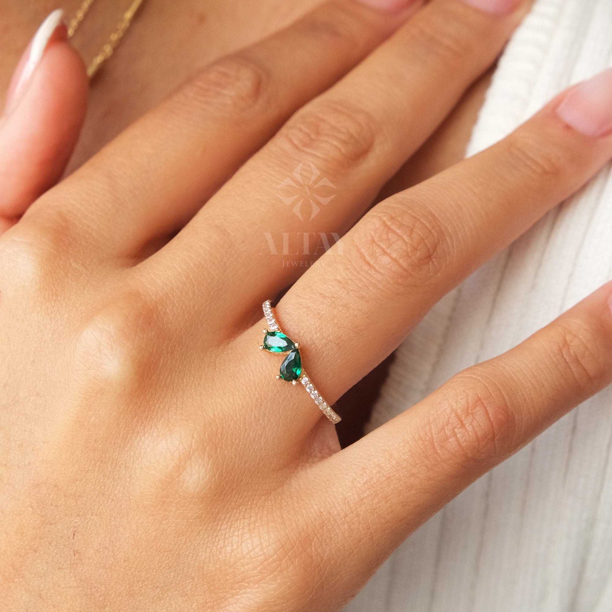 14K Gold Heart Emerald Ring, Pear Emerald Ring, Green Stone Wedding Band Ring, Delicate May Birthstone Ring, Dainty Stacking Custom Ring