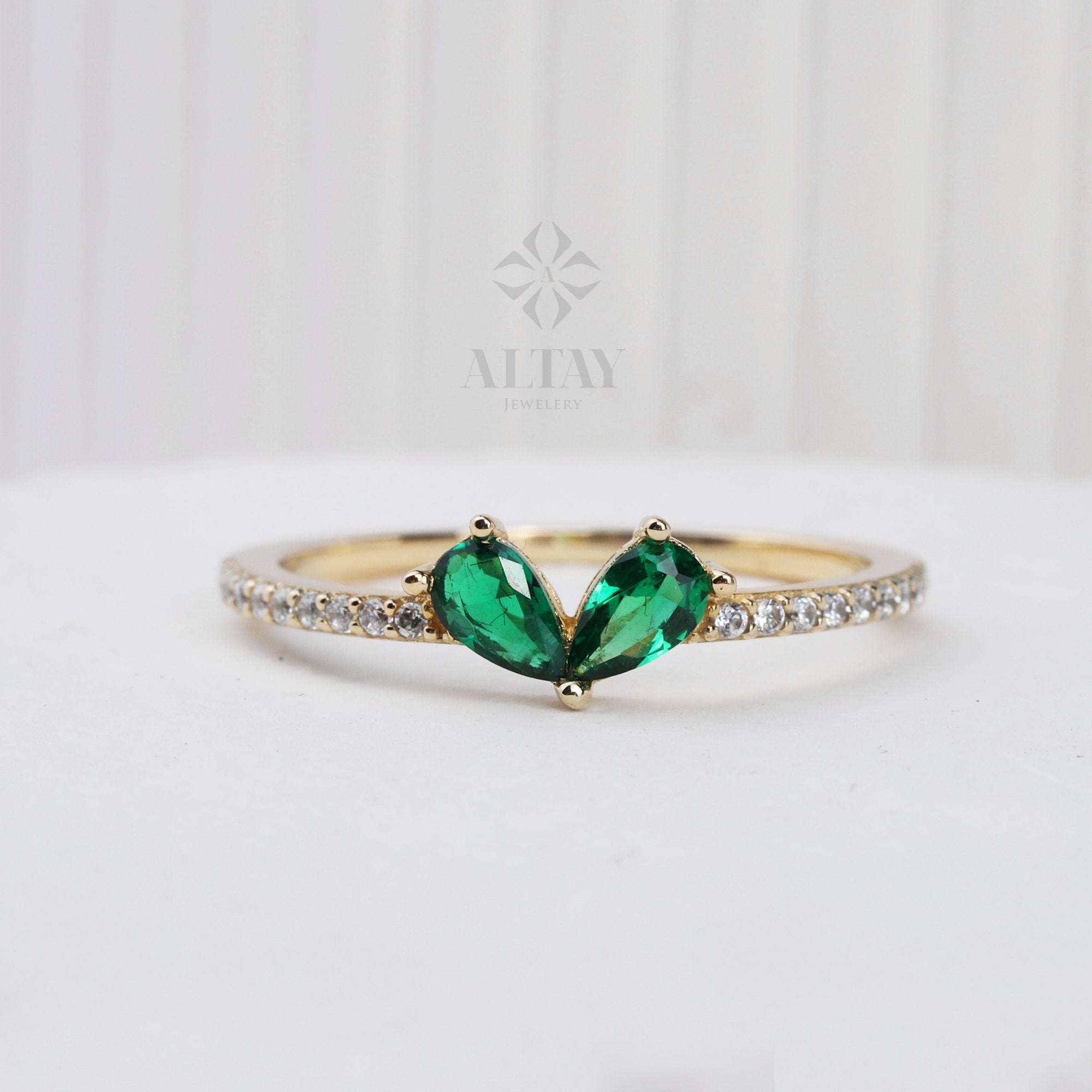 14K Gold Heart Emerald Ring, Pear Emerald Ring, Green Stone Wedding Band Ring, Delicate May Birthstone Ring, Dainty Stacking Custom Ring