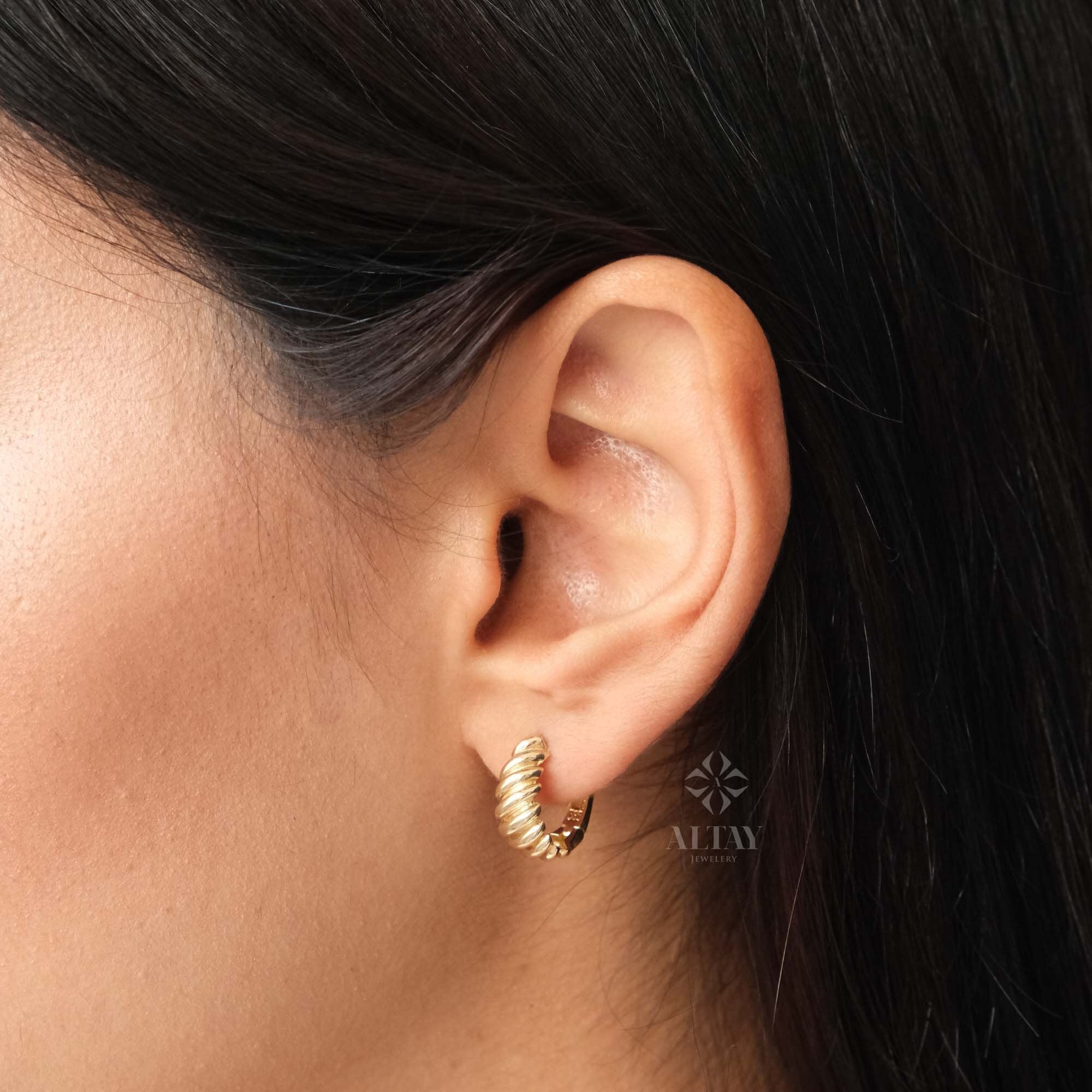 14K Gold Croissant Huggie Earrings, Ribbed Huggie Hoop Earrings, Gold Dome Hoops, Unique Hoop Earring, Lined Gold Hinged Hoop Earring