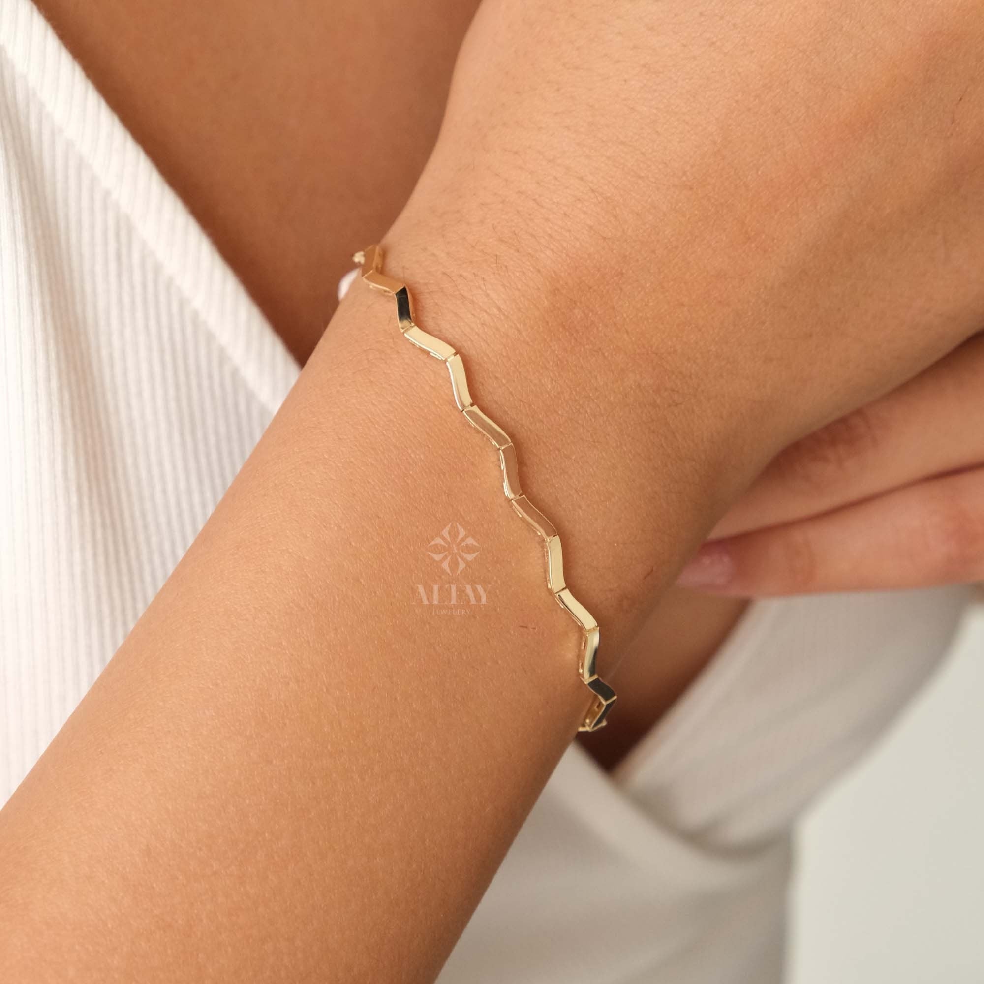 14K Gold Wave Bangle Bracelet, Wave Cuff Bracelet, Twisted Wire Stacking Bracelet, Personalized Graduation Gift, Zig Zag Geometric Bangle