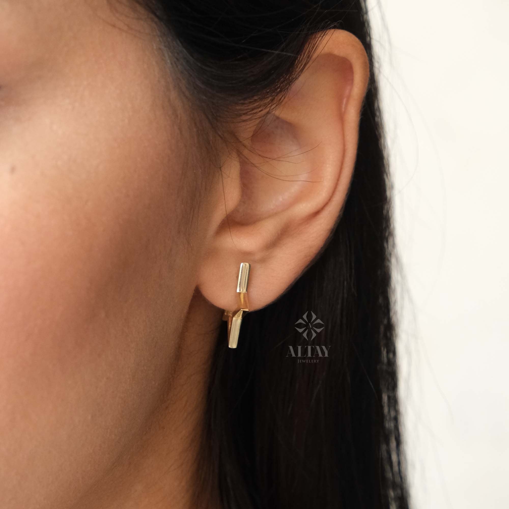 14K Gold Star Hoop Earrings, Open Star Huggie Earrings, Mini Starburst Earring, Stacking Gold Earrings, Minimalist Modern Hoop Gold Earrings