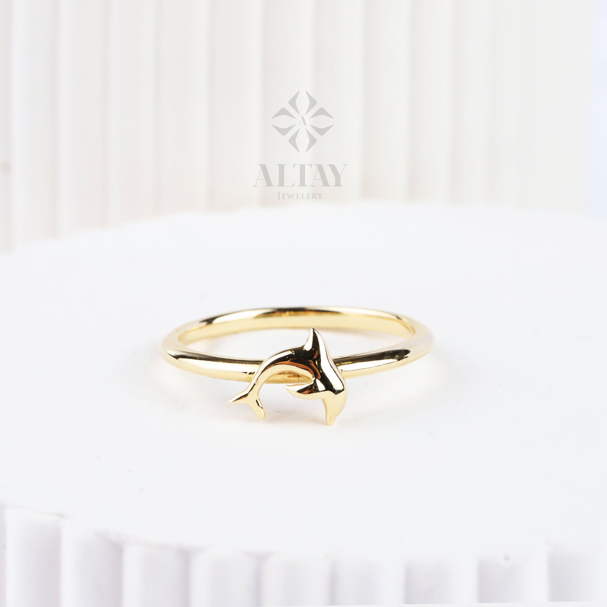 14K Gold Dolphin Ring, Fish Gold Ring, Sea Animal Jewelry Women, Delicate Chance Ring, Ocean Lover Gift, Traveler Gift, Moms Ring