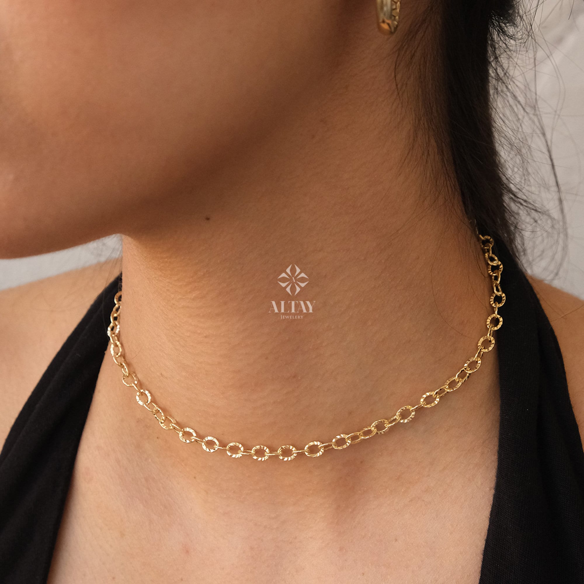 Textured gold chain necklace