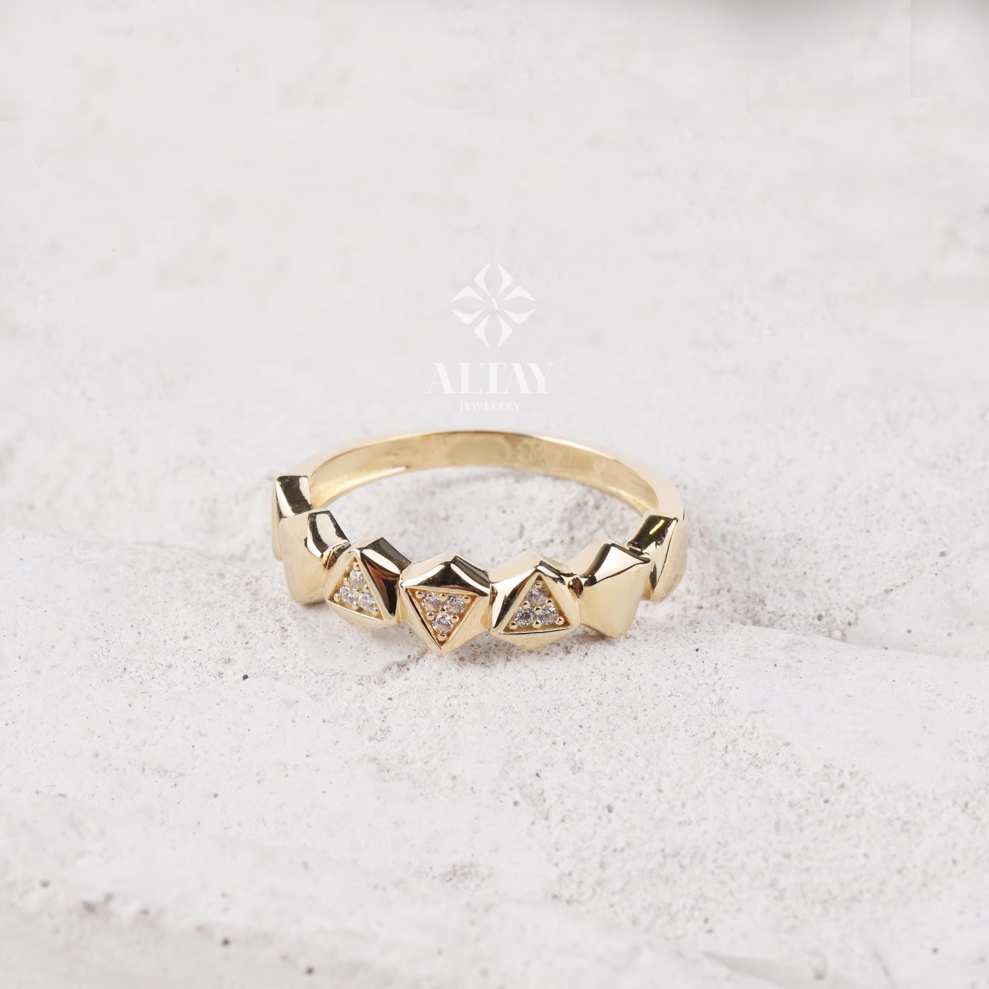 14K Gold Triangle Textured Band Ring, Geometric Pattern Wedding Ring, Engravable Matching Ring, Dainty Pointer Ring, Statement Edge Band