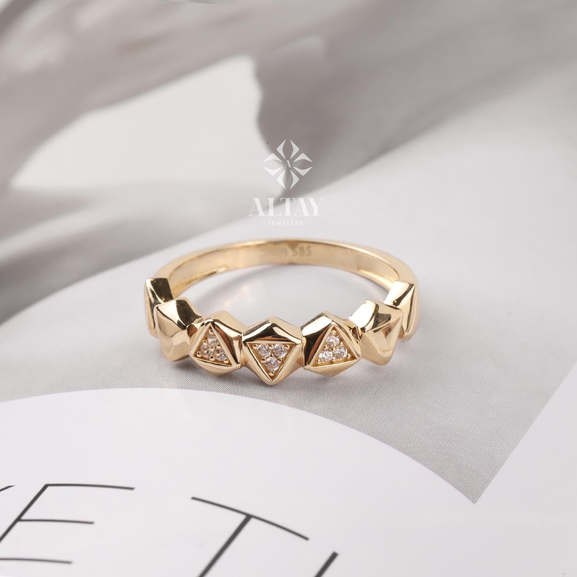 14K Gold Triangle Textured Band Ring, Geometric Pattern Wedding Ring, Engravable Matching Ring, Dainty Pointer Ring, Statement Edge Band