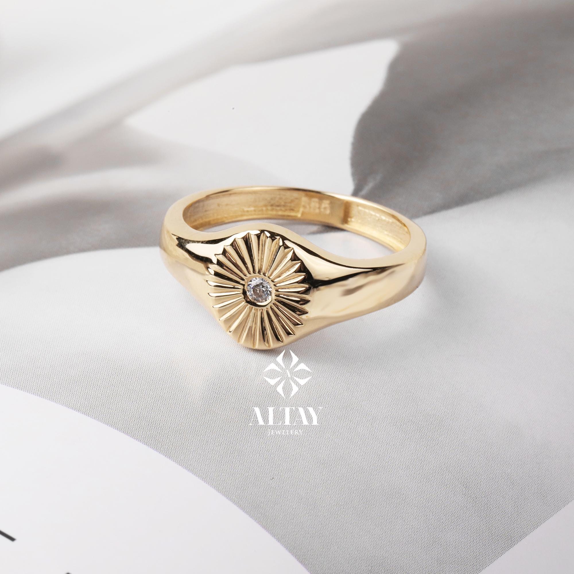 14K Gold Sun Signet Ring, Sun Engraved Dainty Ring, Sunburst Pinky Ring, Sunshine Celestial Ring for Women, Gift for Mom Mother