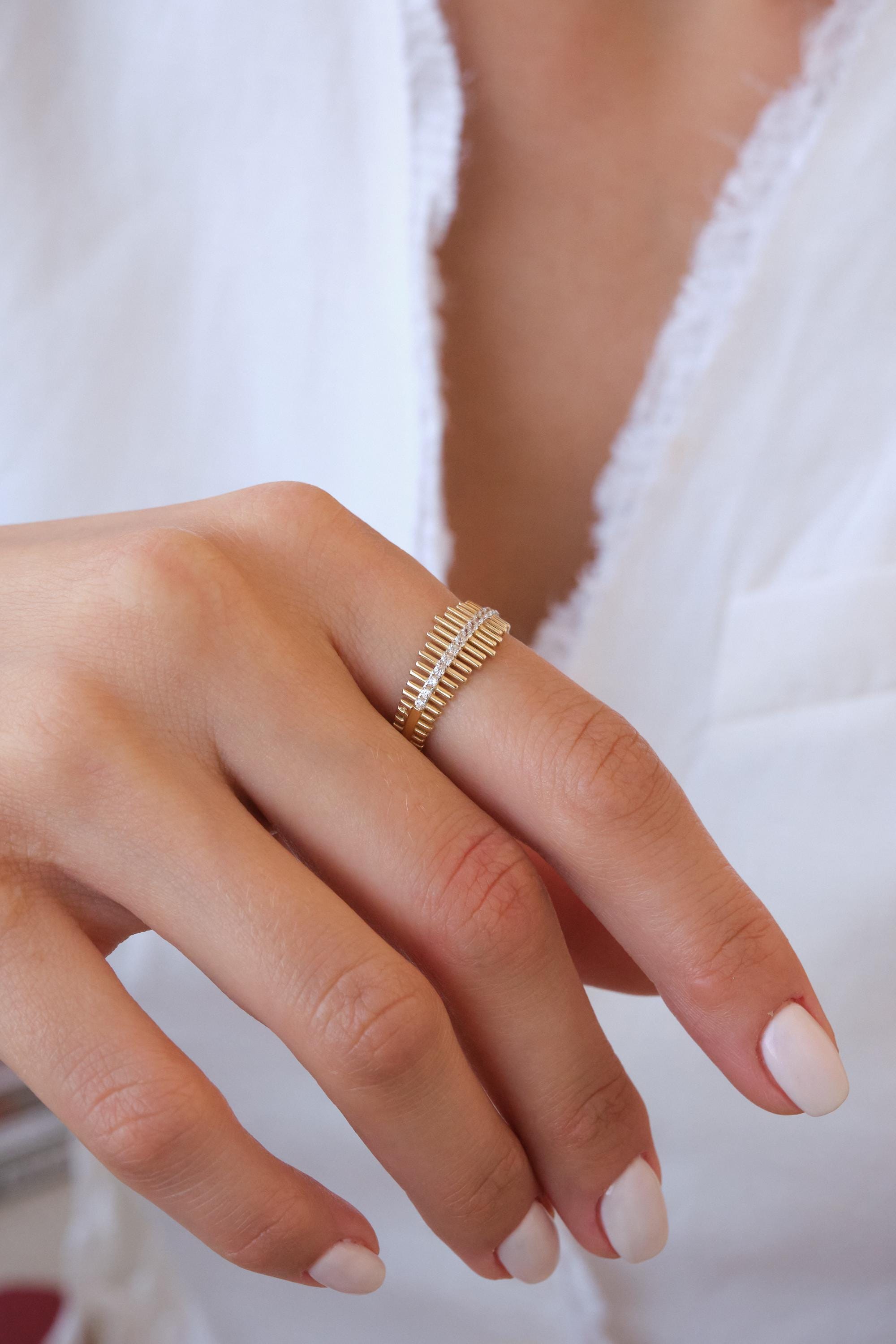 14K Gold Ribbed Diamond Ring, Fluted Gold Band with Diamond Bar, Modern Statement Gold Ring, Elegant Everyday Jewelry Gift