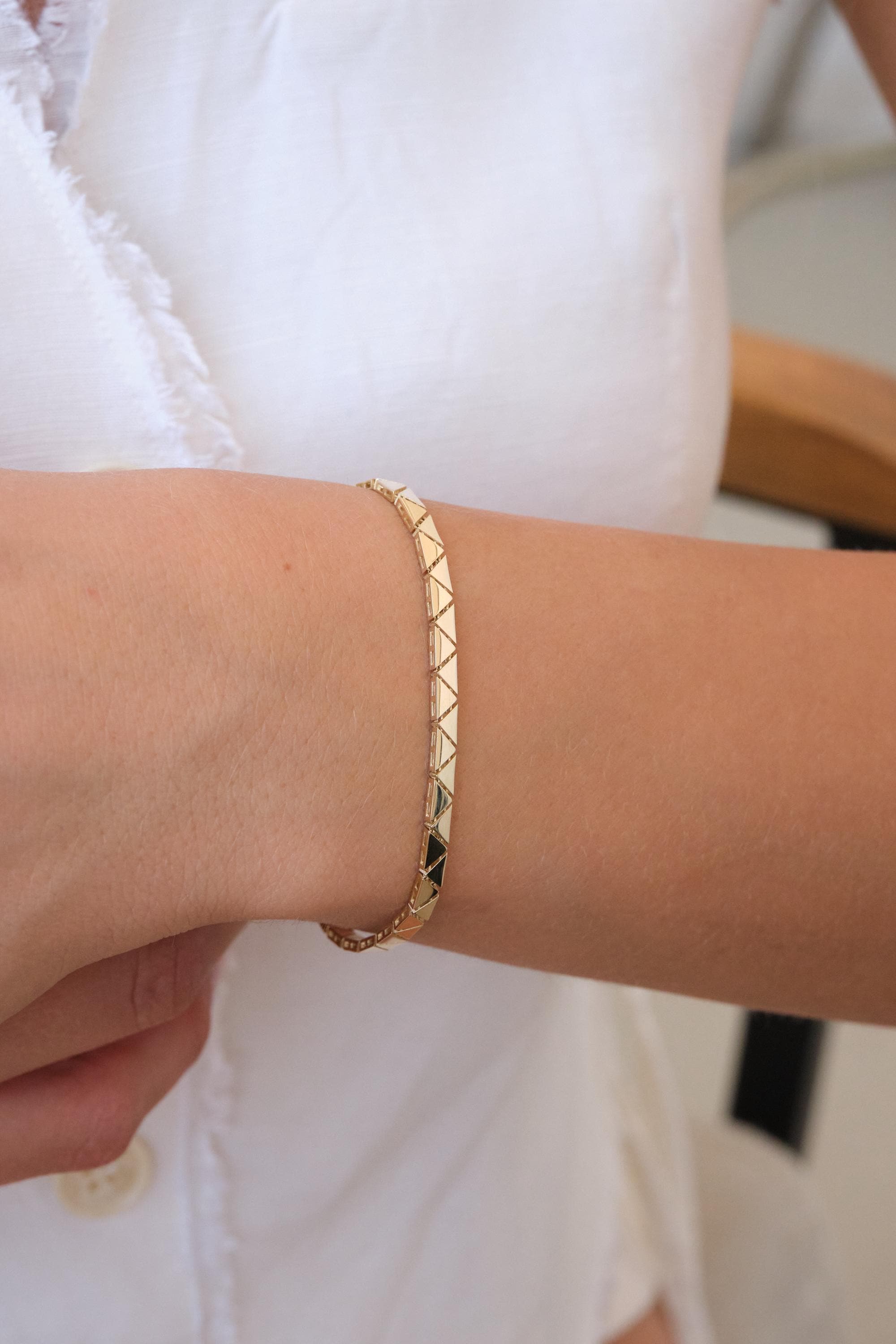 14K Gold Chevron Link Bracelet, 3mm Geometric Triangle Gold Bracelet, Faceted Pyramid Link Bracelet, Modern Gold Jewelry, Gift for Her