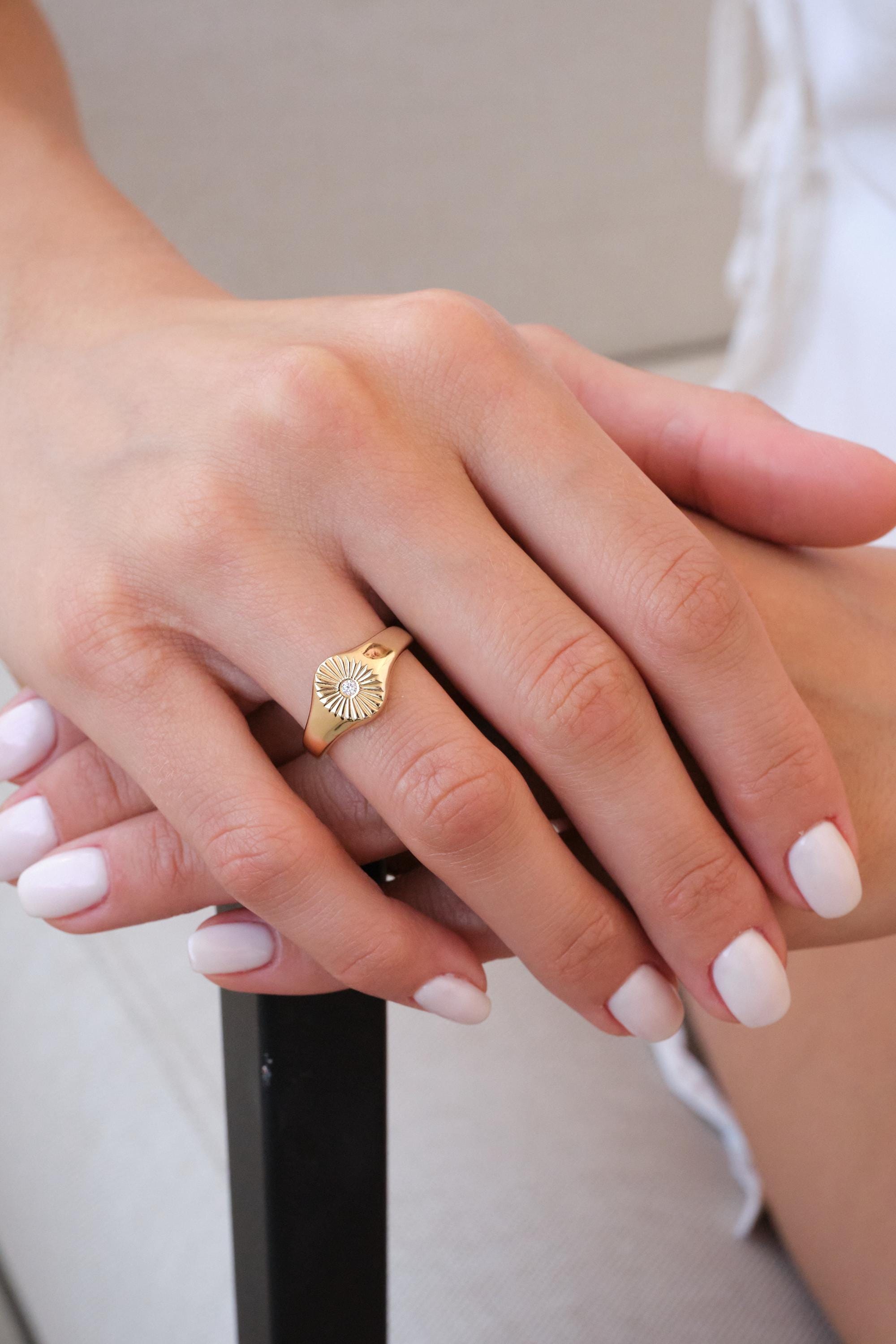 14K Gold Sun Signet Ring, Sun Engraved Dainty Ring, Sunburst Pinky Ring, Sunshine Celestial Ring for Women, Gift for Mom Mother