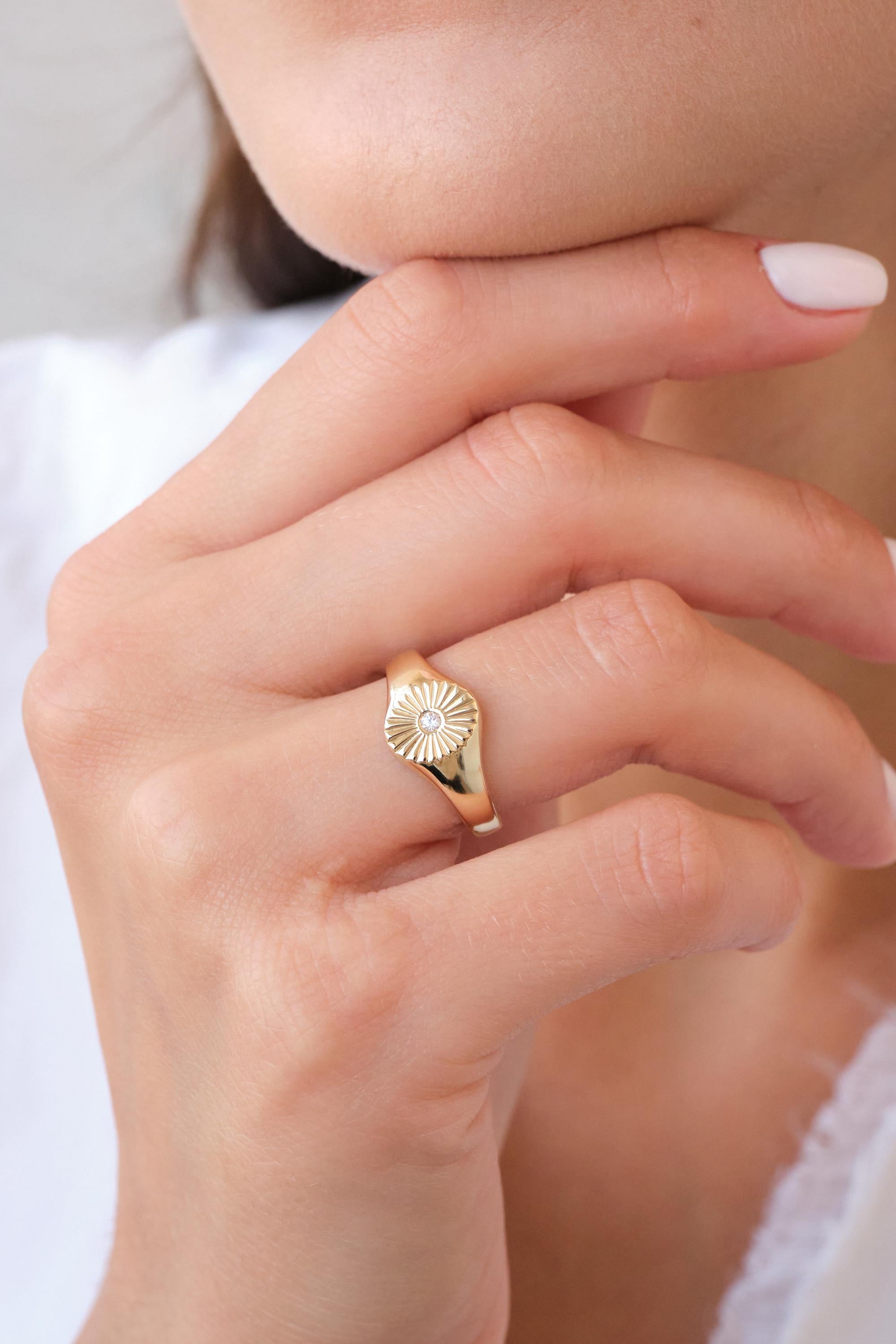 14K Gold Sun Signet Ring, Sun Engraved Dainty Ring, Sunburst Pinky Ring, Sunshine Celestial Ring for Women, Gift for Mom Mother