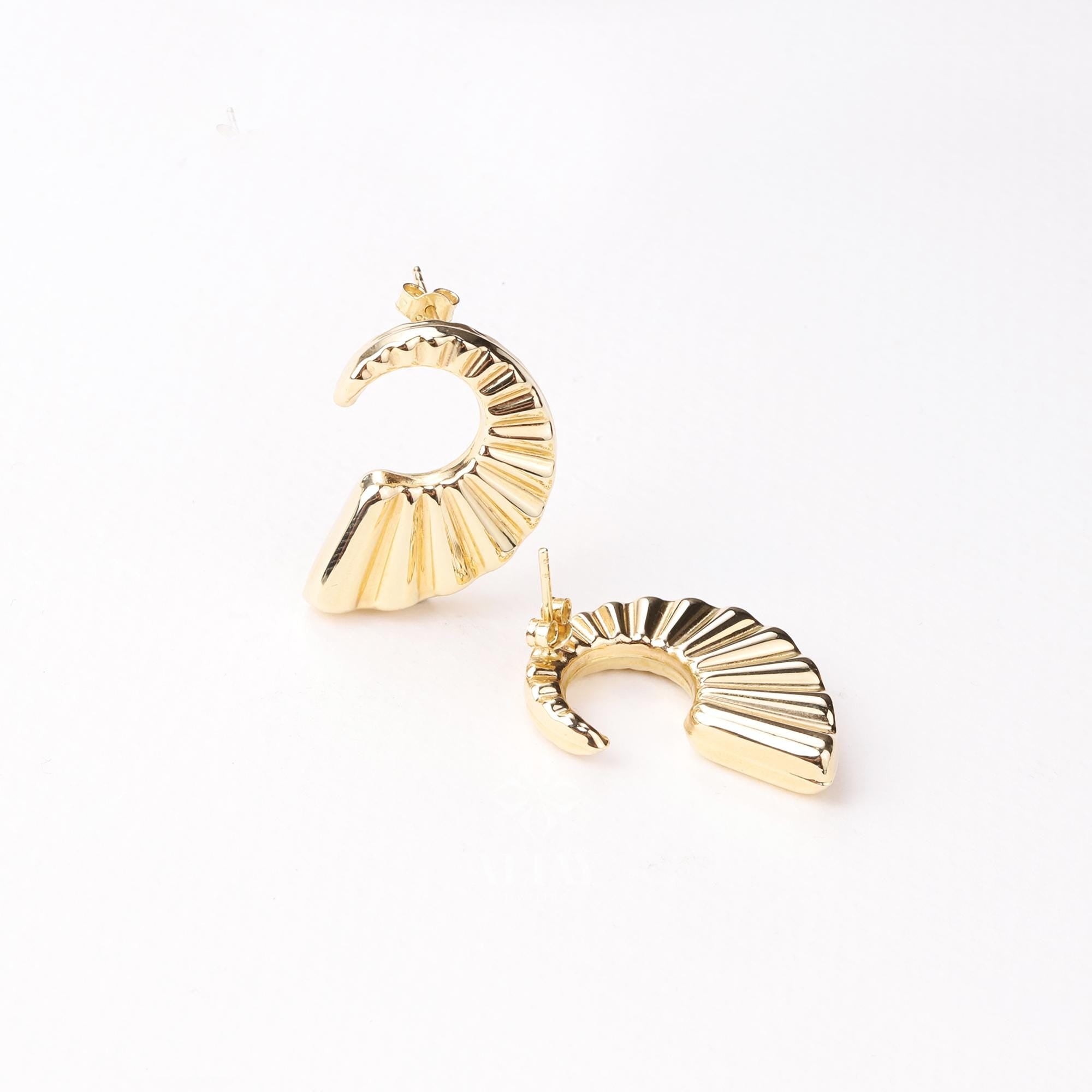 14K Gold Rope Ribbed Croissant Huggie Earrings, Thick Twisted Crescent Moon Hoop, Textured Gold Huggies